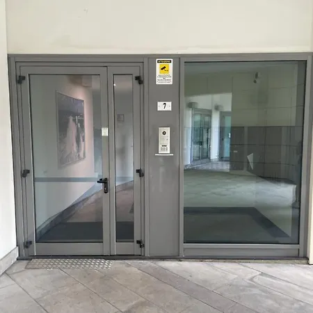 Ferienwohnung Grande Monolocale Con Parcheggio Interrato Incluso Genua Exterior foto